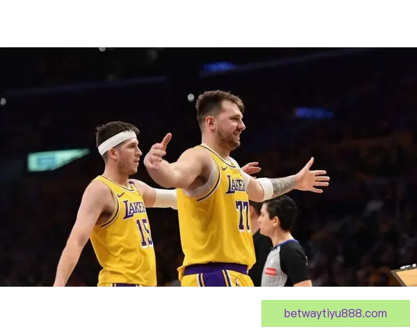 湖人连败东契奇里夫斯遭打击 霍华德喊话愿复出助球队 湖人连败东契奇里夫斯遭打击 霍华德喊话愿复出助球队